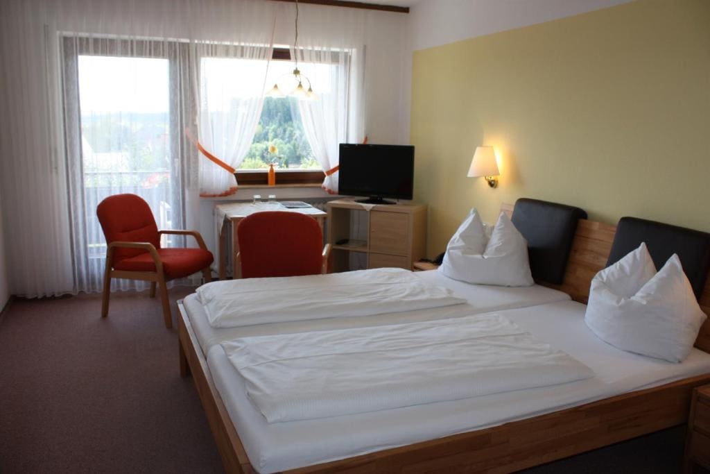 Double Room with Balcony room - Image 2