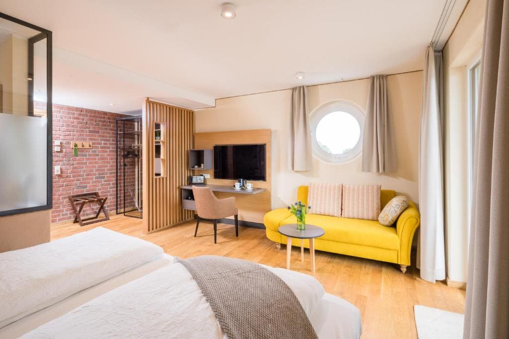 Double Room with Balcony (3 Adults) room - Image 1