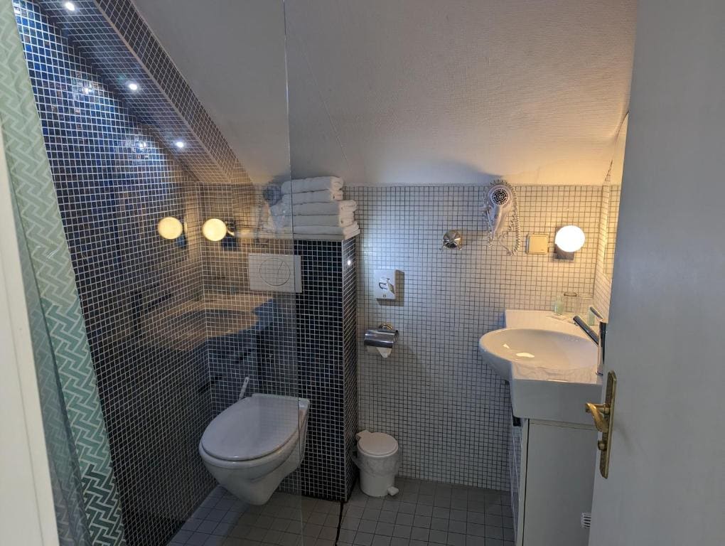 Standard Twin Room room - Image 1