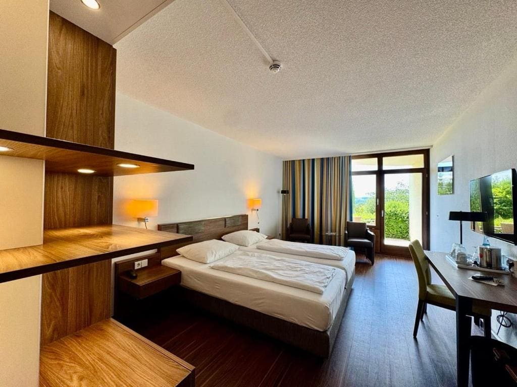 Double Room lake side room - Image 1