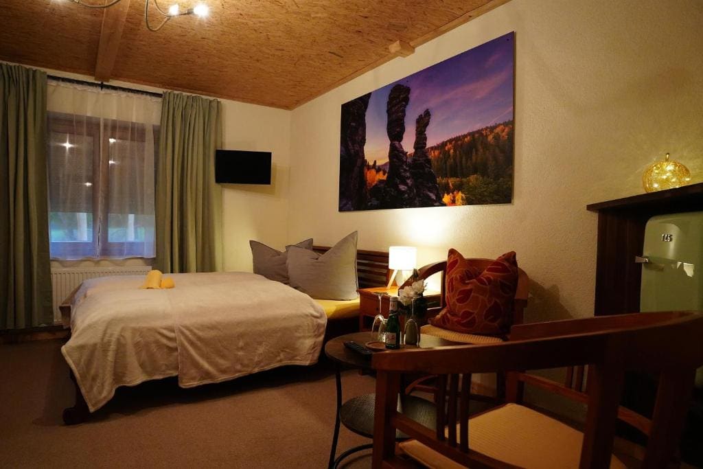 Comfort Double Room with Shower room - Image 2