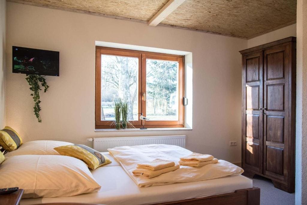 Economy Double Room with Shower room - Image 3