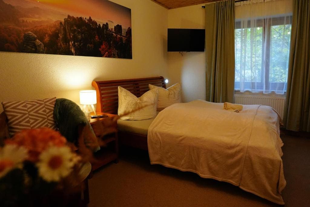 Economy Double Room room - Image 3