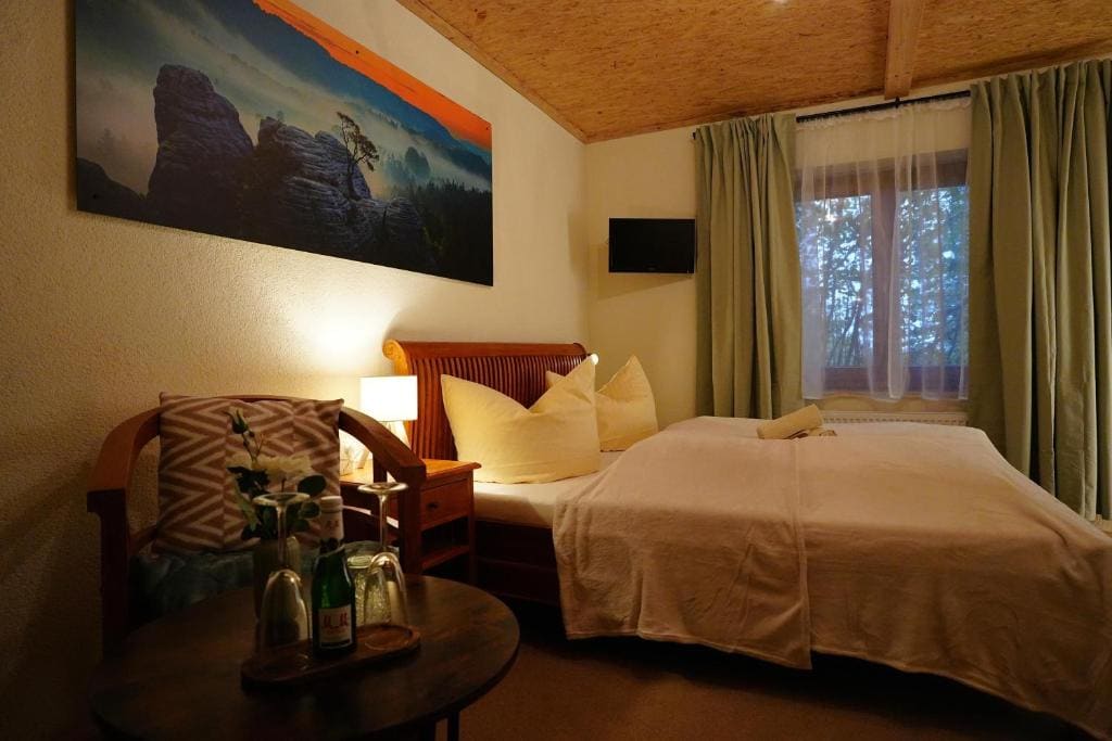 Standard Double Room with Shower room - Image 2