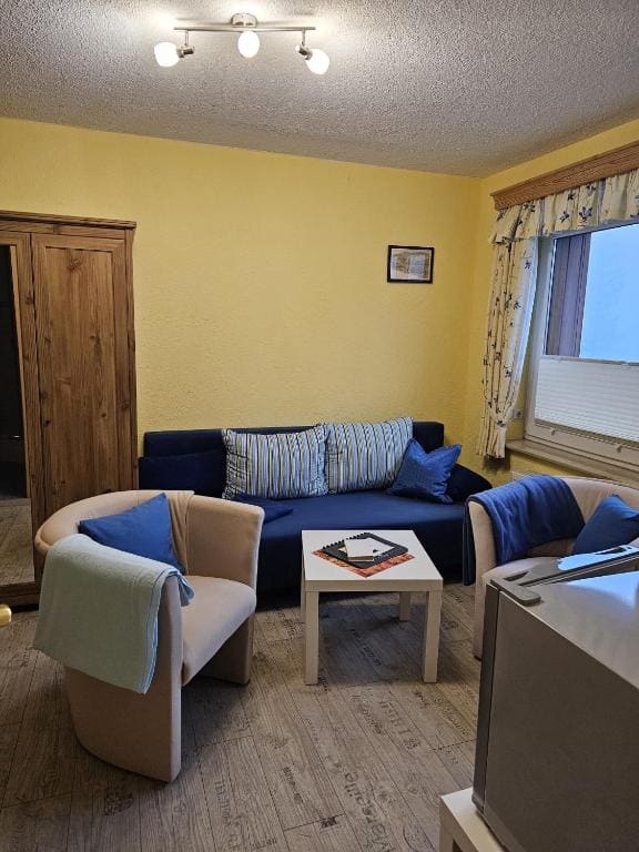 Apartment room - Image 1