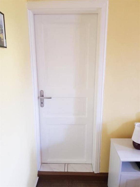 Holiday Apartment room - Image 2
