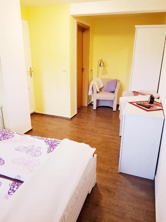 Holiday Apartment room - Image 3