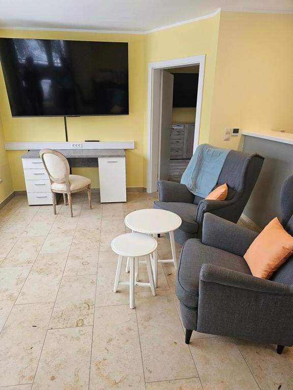 One-Bedroom Premium Apartment room - Image 2