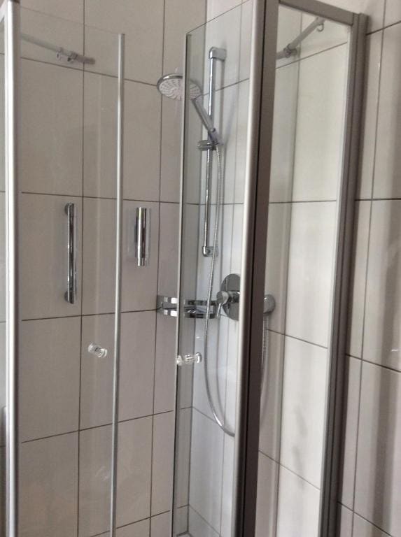 Small Double or Twin Room room - Image 3