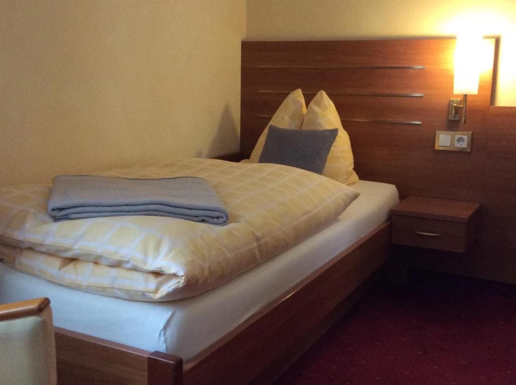 Large Single Room room - Image 1