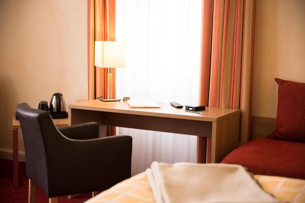 Deluxe Family Room room - Image 3