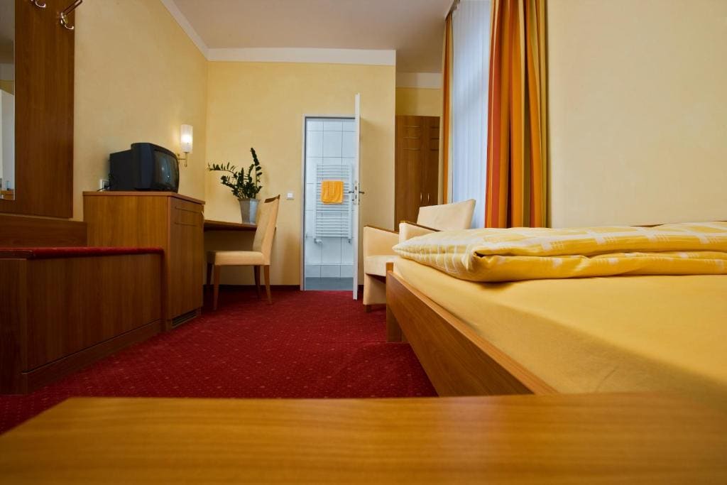 Large Single Room room - Image 2
