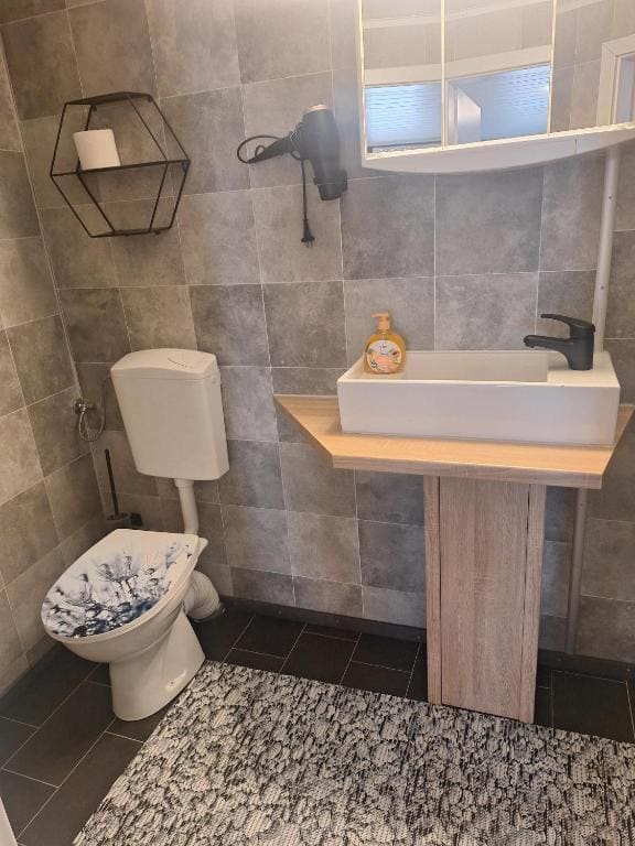 Single Room with Shower room - Image 1