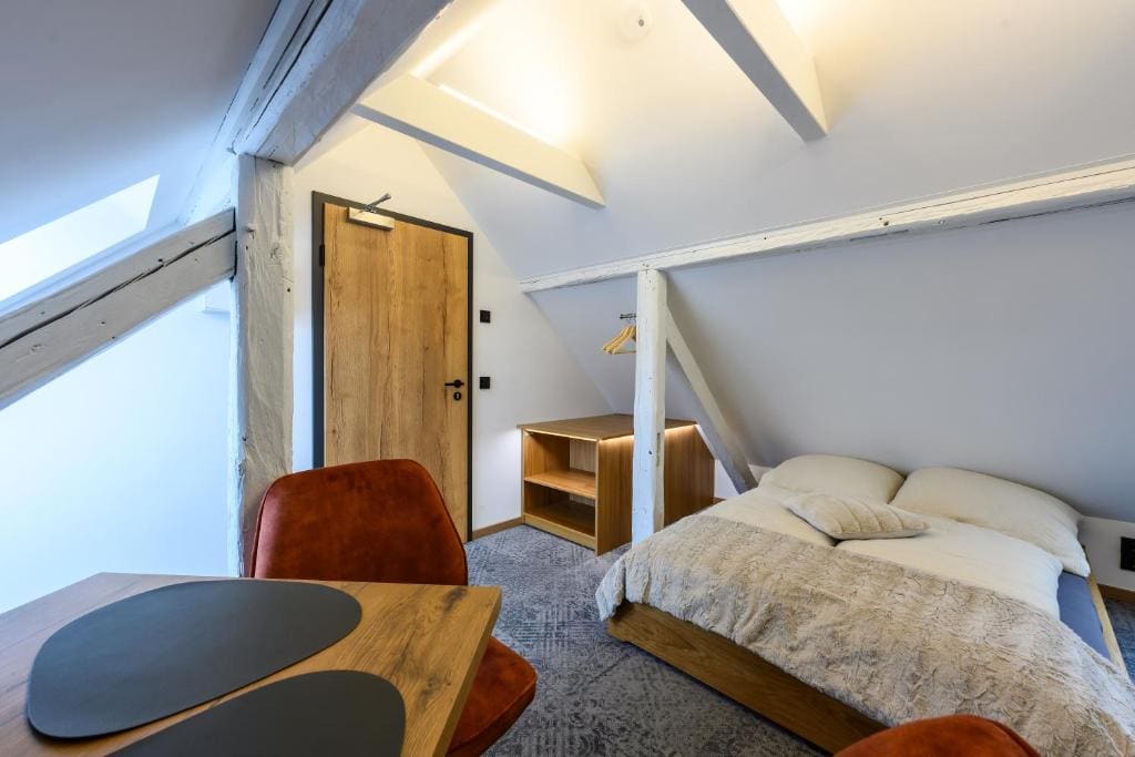 Double Room with Private Bathroom room - Image 1