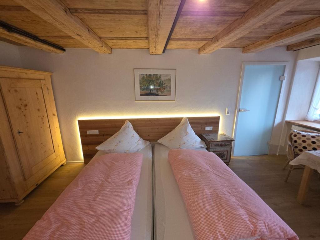 Double Room with Balcony room - Image 2