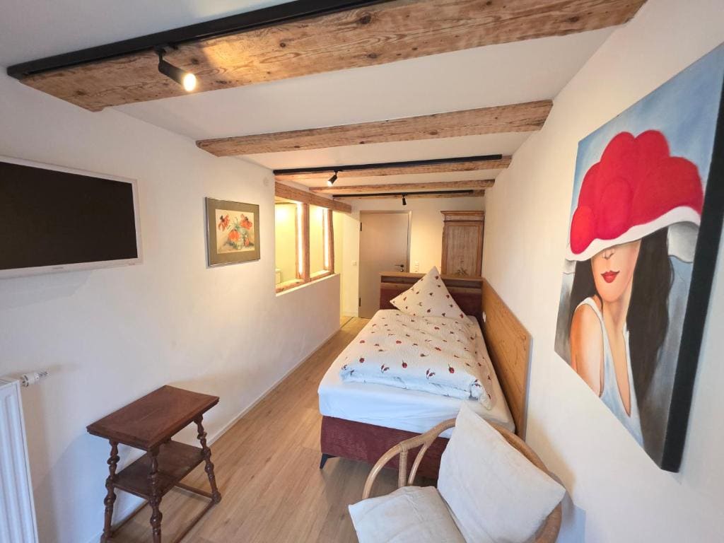 Single Room with Balcony room - Image 2