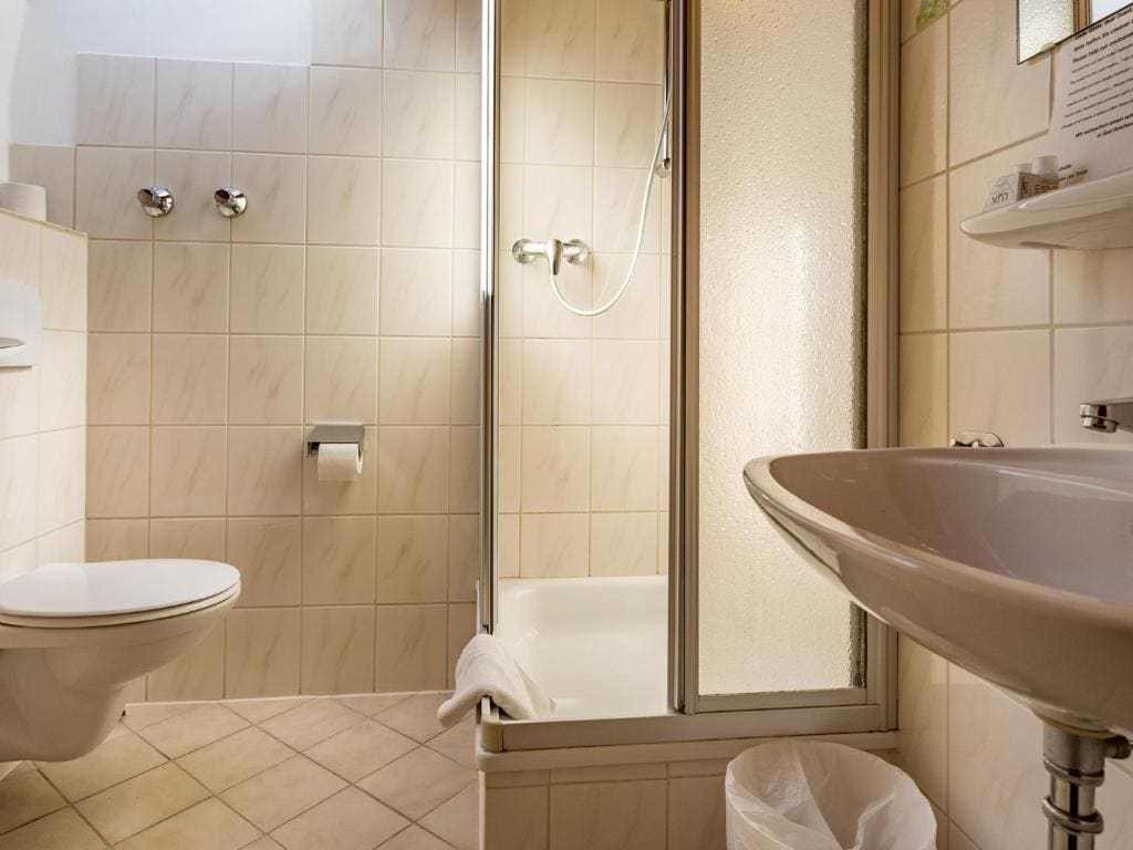Double Room with Balcony room - Image 2