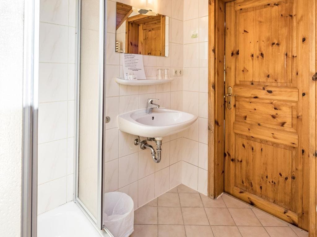 Double Room with Balcony room - Image 3