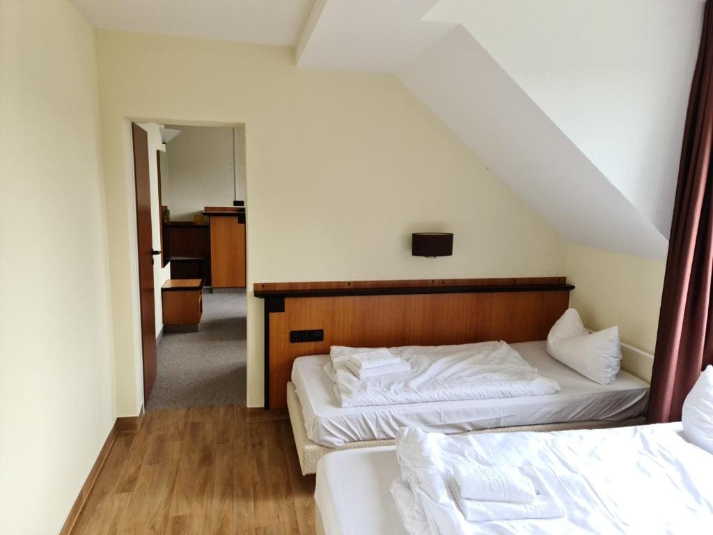 Studio Apartment room - Image 3