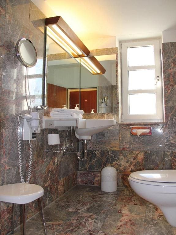 Comfort Double or Twin Room room - Image 3