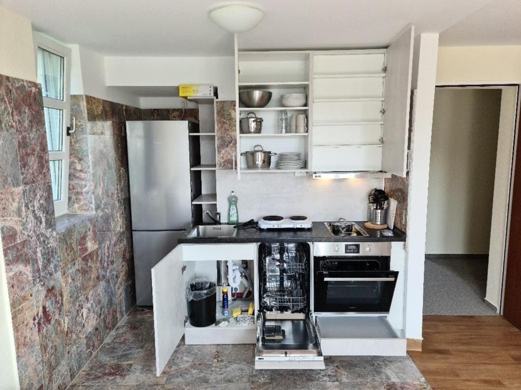 Studio Apartment room - Image 1