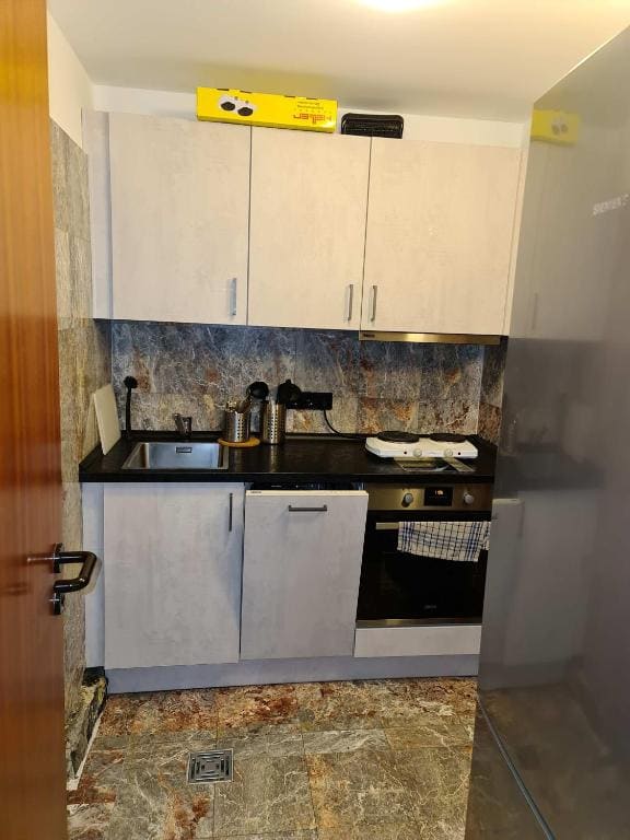 Studio Apartment room - Image 2