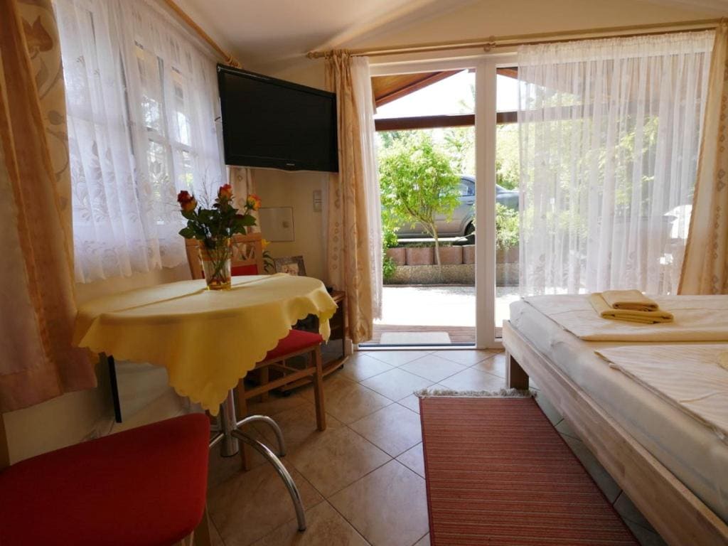 Bungalow with Patio room - Image 3