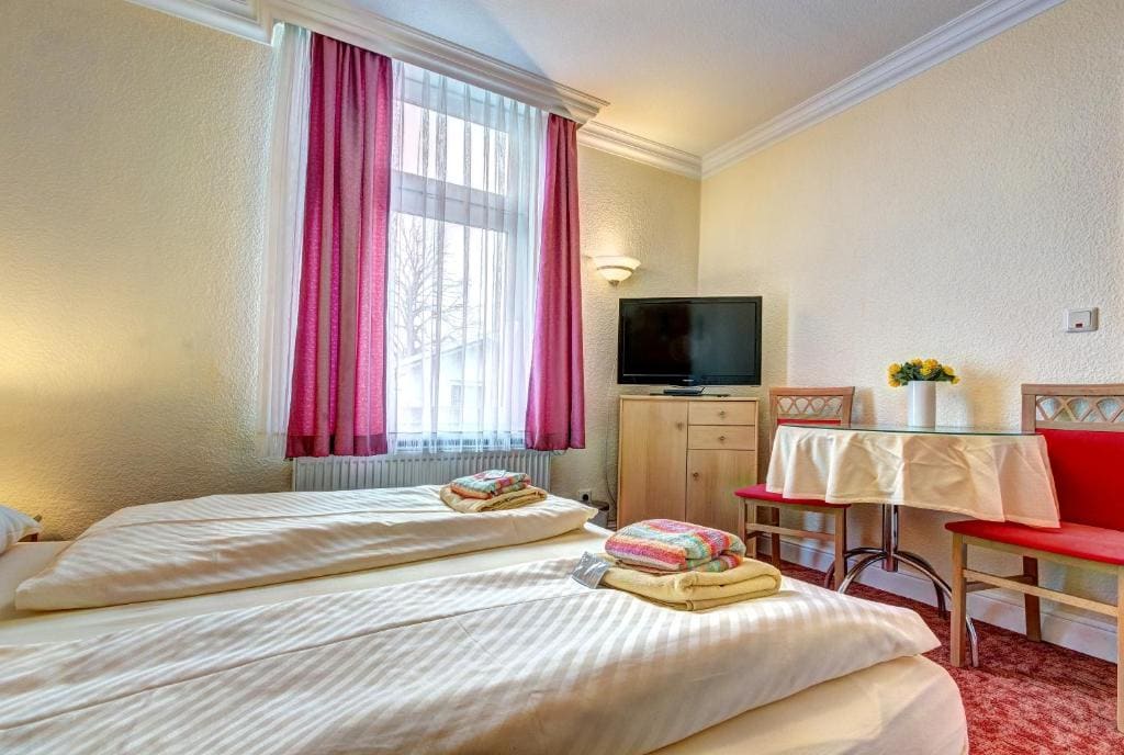 Triple Room with Bathroom room - Image 1