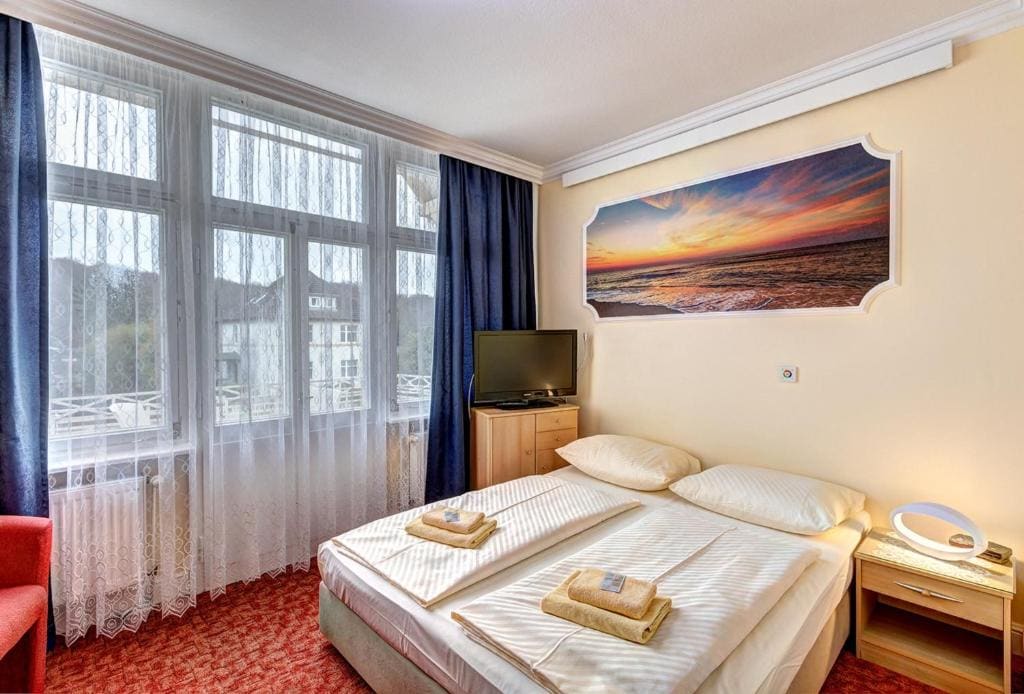 Double Room with Balcony room - Image 3
