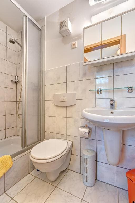 Apartment room - Image 2