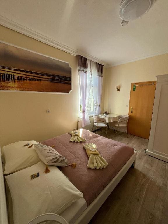 Apartment room - Image 3
