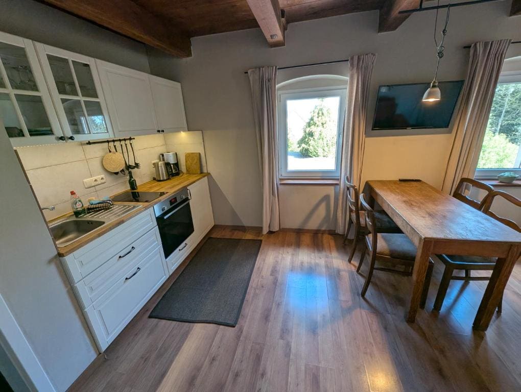 One-Bedroom Apartment room - Image 1