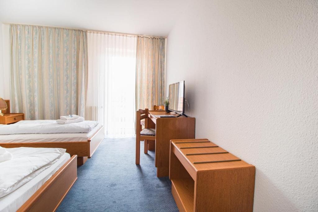 Twin Room with Balcony room - Image 1