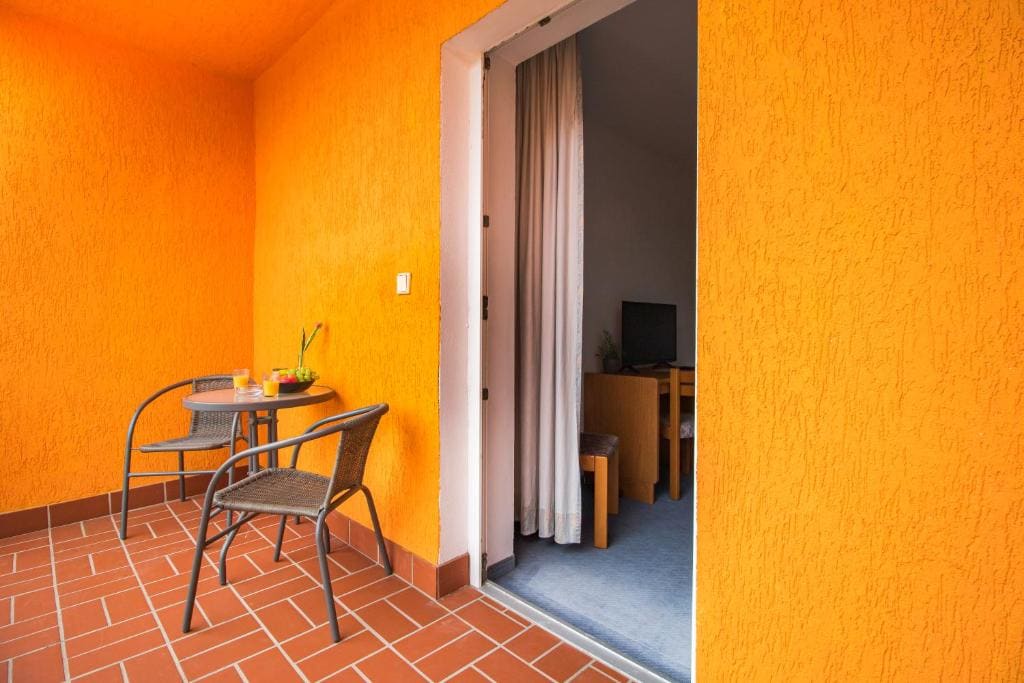 Twin Room with Balcony room - Image 2