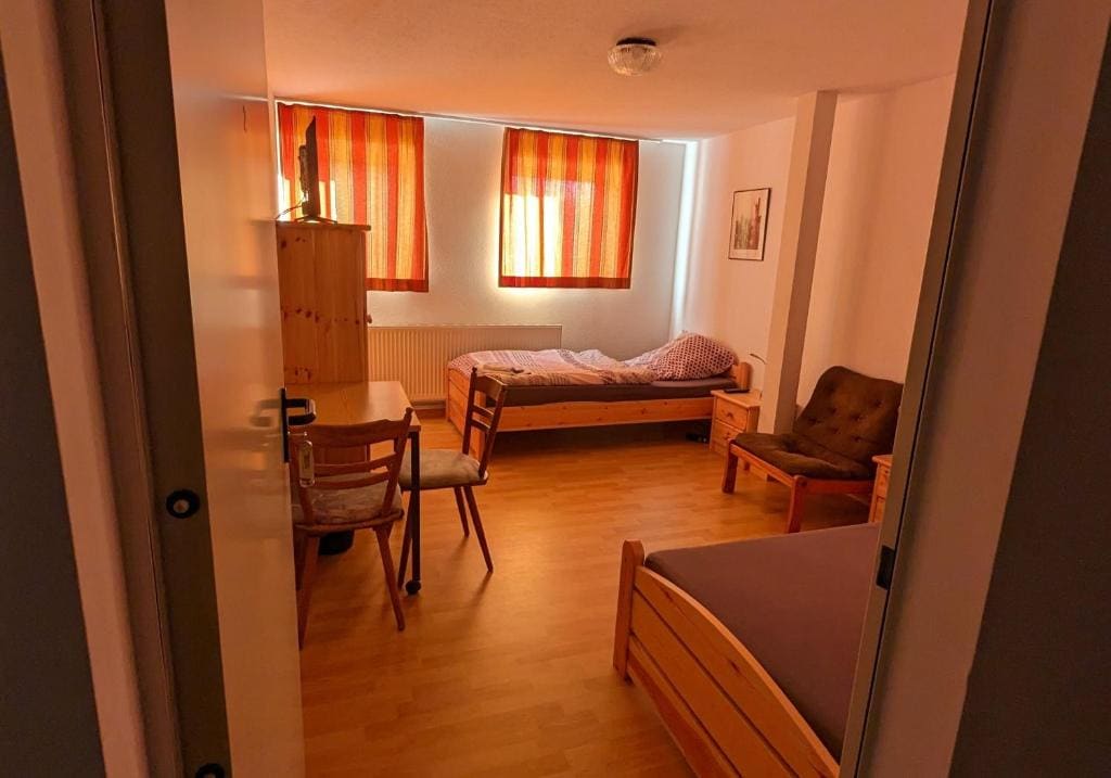 Budget Twin Room room - Image 3