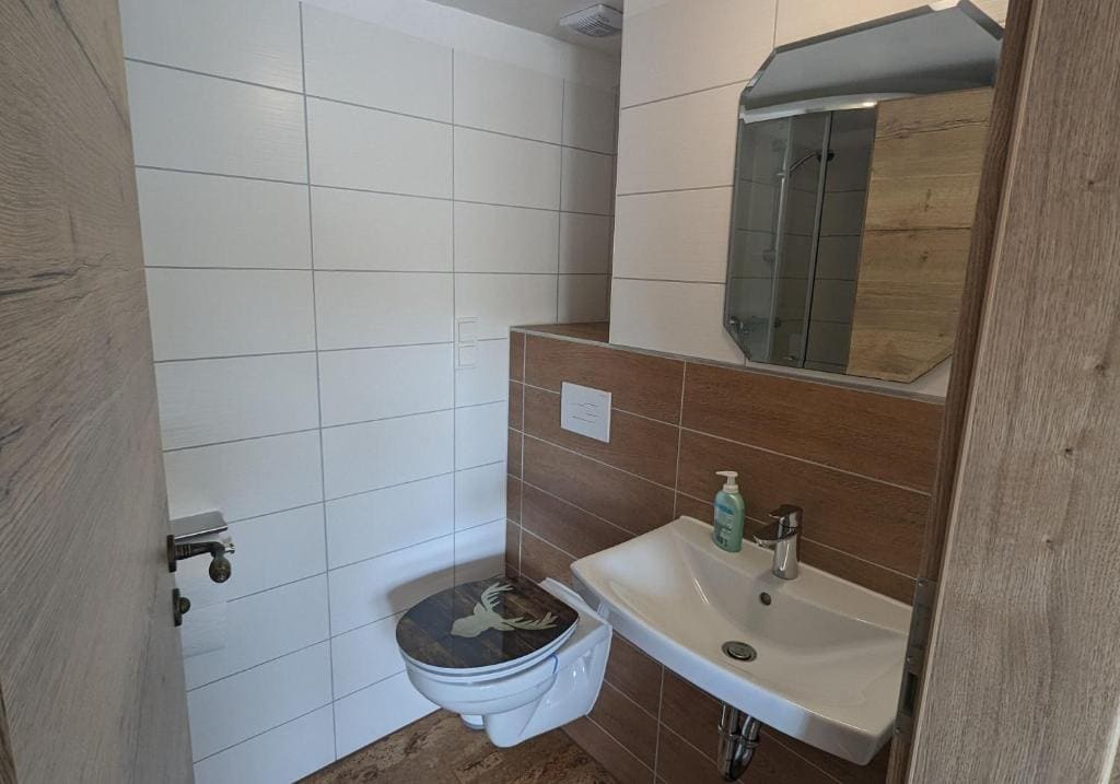 Double Room with Private Bathroom room - Image 3