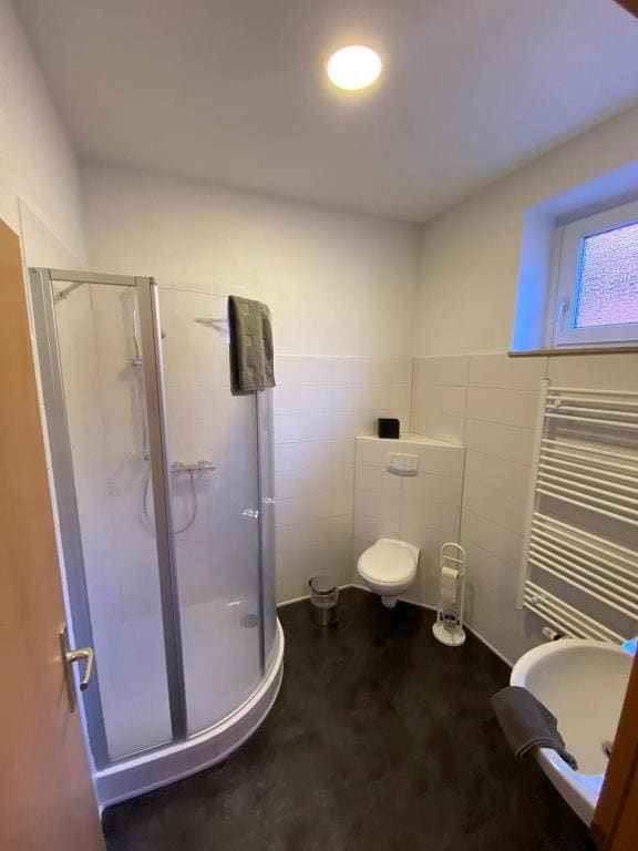 Single Room with Bathroom room - Image 1