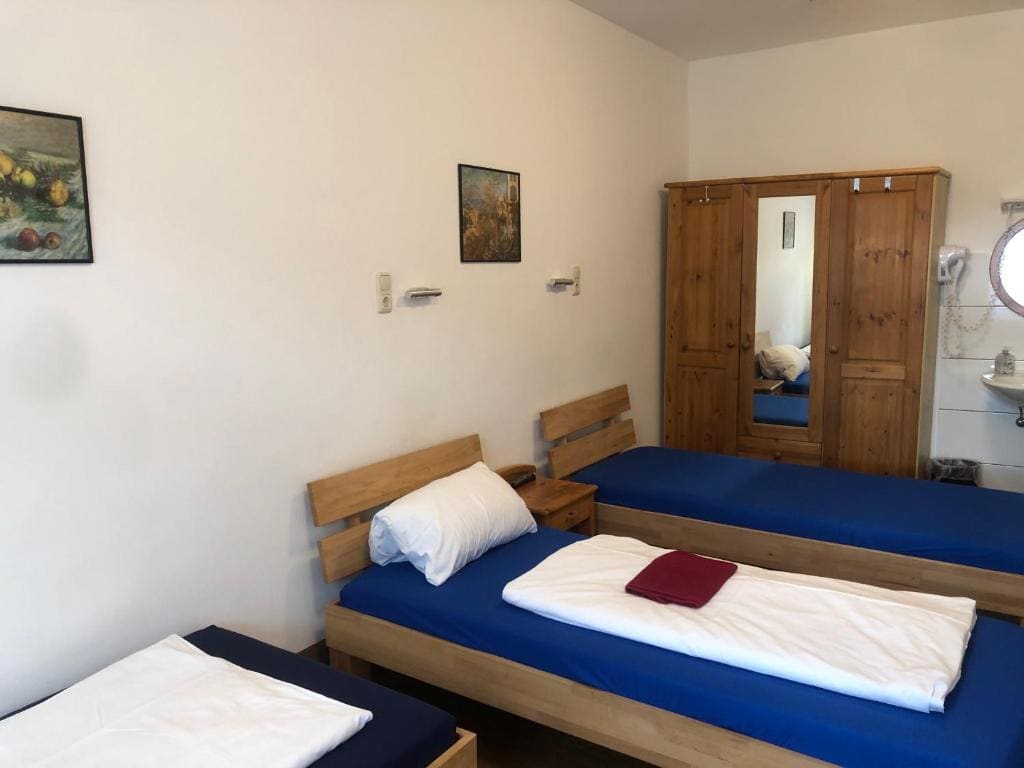 Quadruple Room with Shared Toilet and Shower room - Image 2