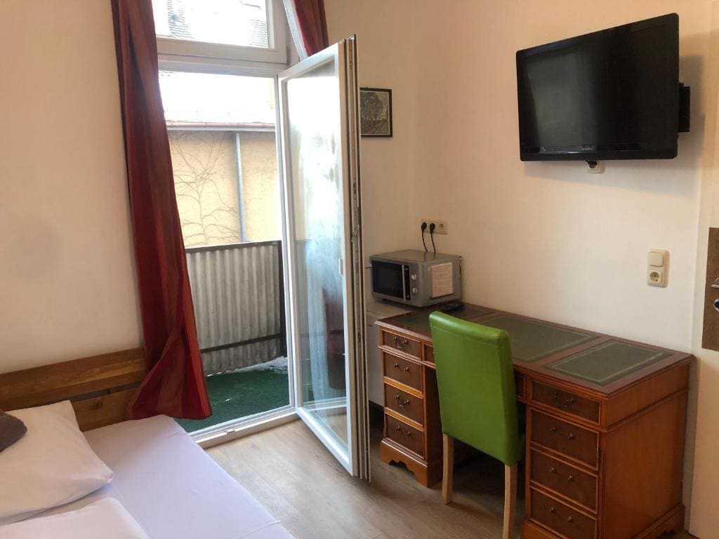 Single Room with Shared Toilet room - Image 2