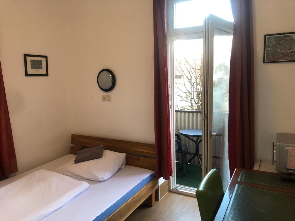 Single Room with Shared Toilet room - Image 3