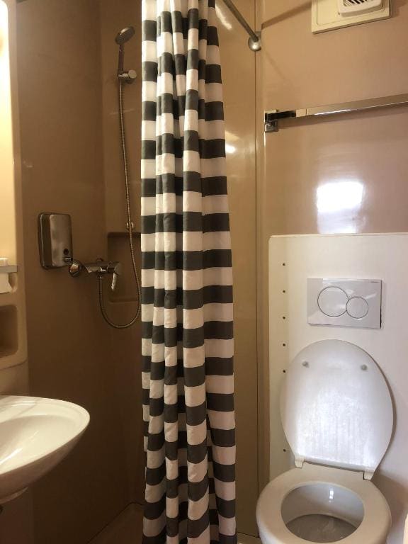 Standard Twin Room room - Image 3