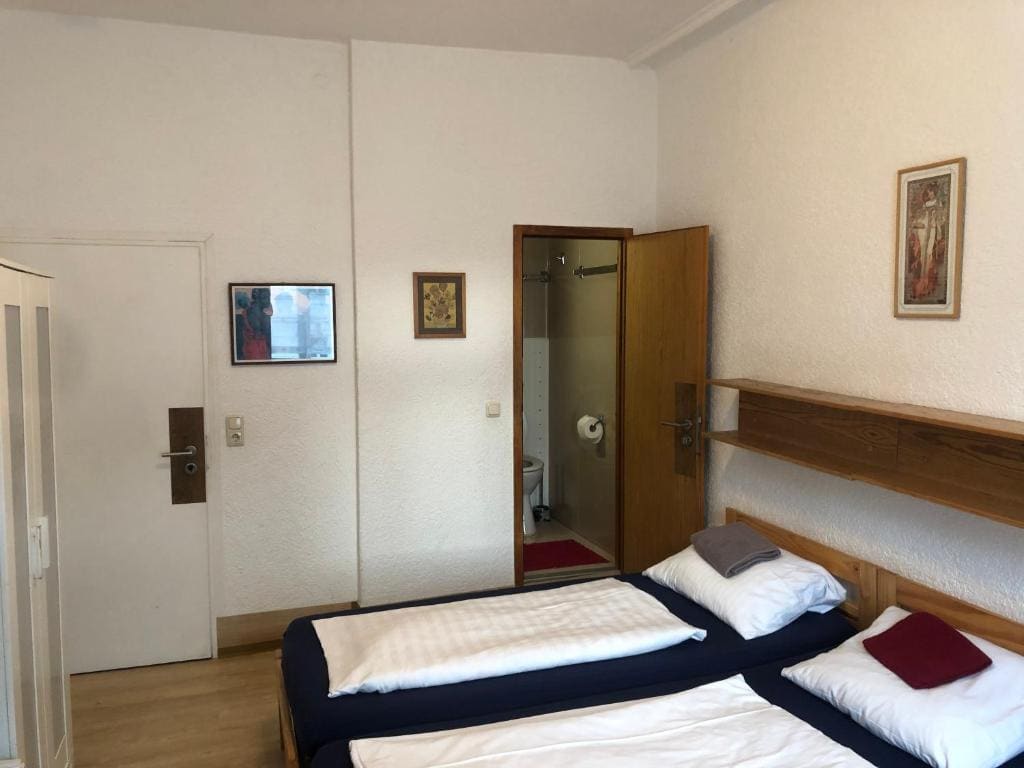 Standard Twin Room room - Image 2