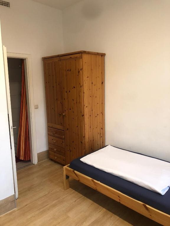 Twin Room with Shared Toilet room - Image 2