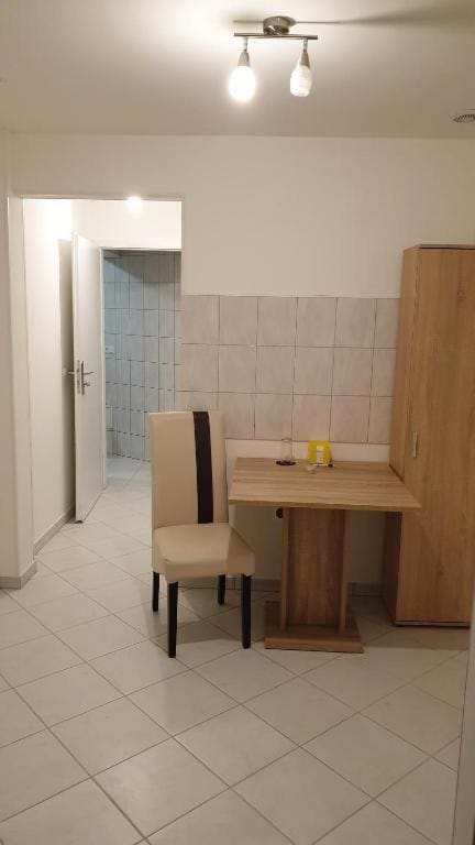Single Room with Private Bathroom room - Image 2