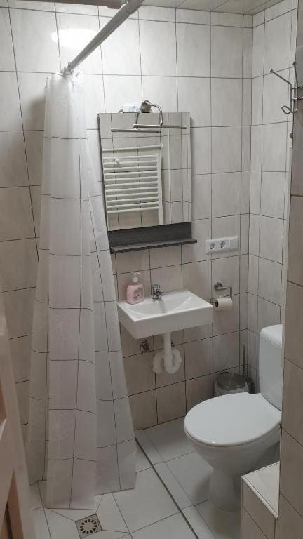 Single Room with Private Bathroom room - Image 1