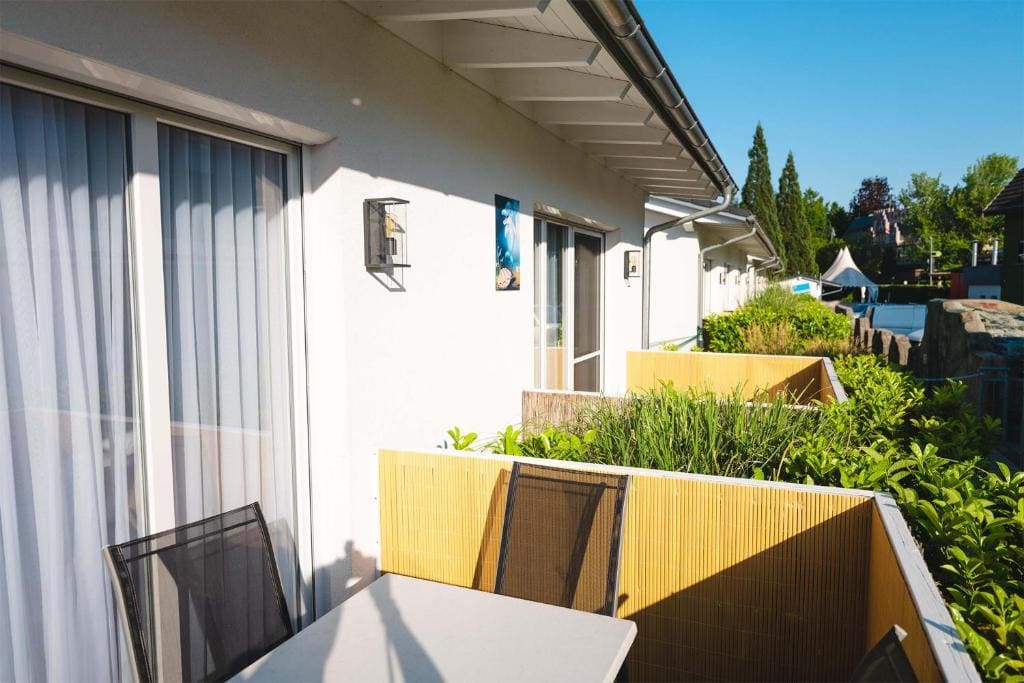 Bungalow with Patio room - Image 3
