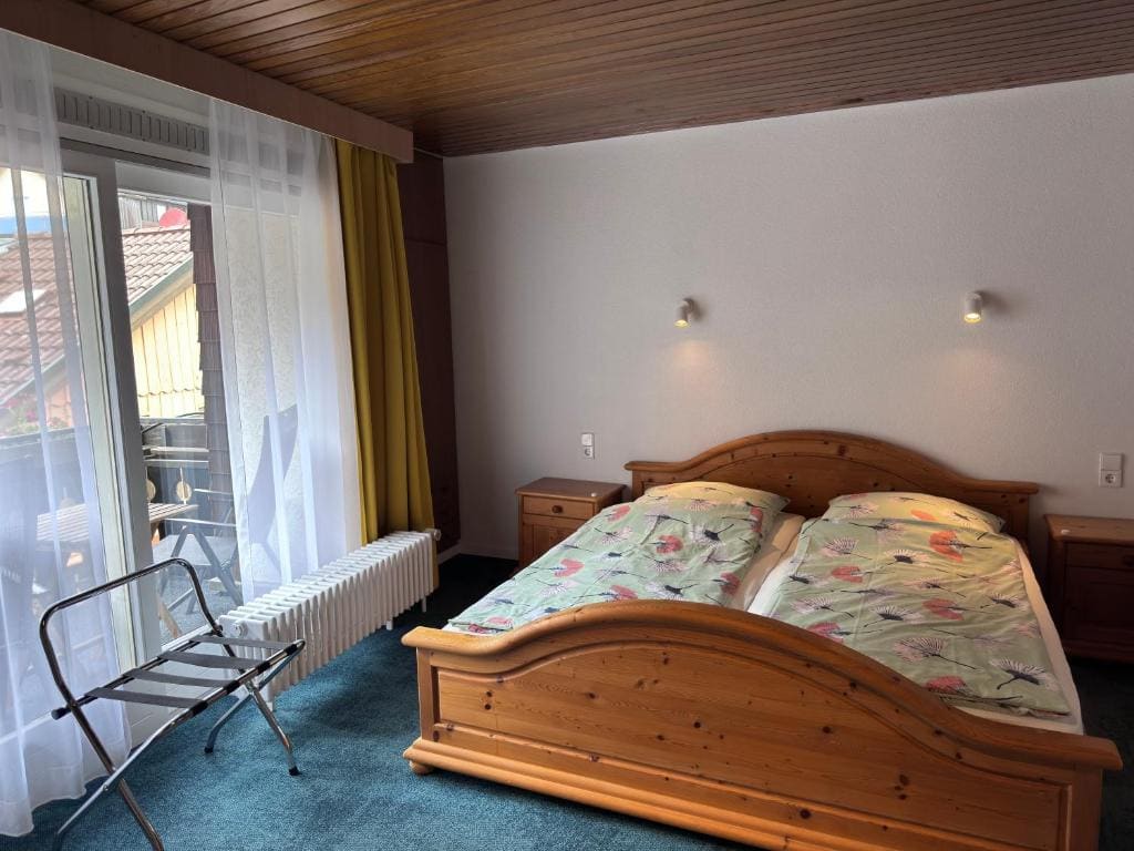 Double Room with Balcony room - Image 2