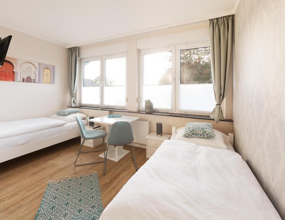 Twin Room with Bathroom room - Image 1