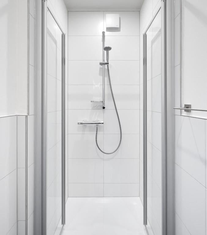 Twin Room with Bathroom room - Image 2