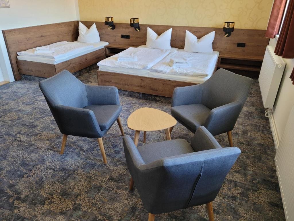 Deluxe Triple Room room - Image 1